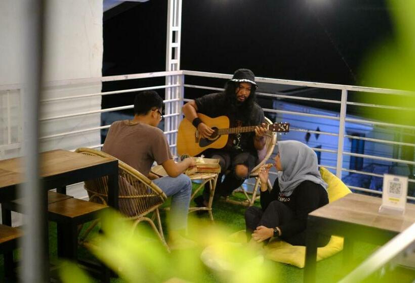 הוסטל Room Ijen Dormitory & Tours