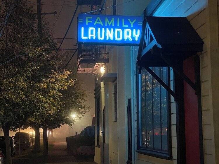 ベッドアンドブレックファースト Family Laundry & Spa