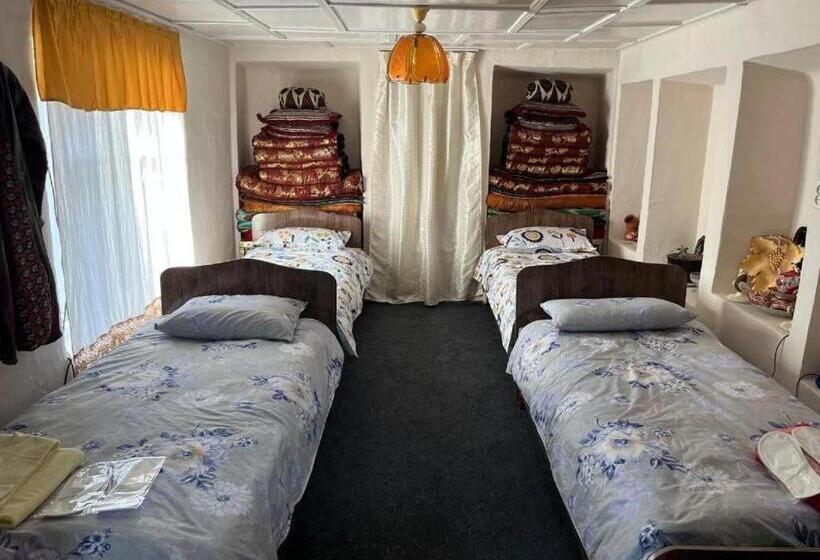 Hostel Tasmin Mexr регистан