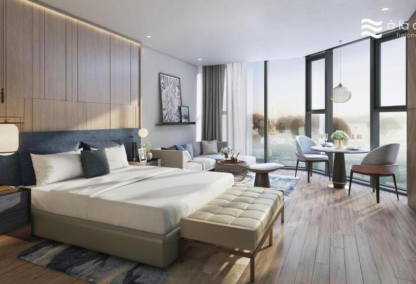 هتل à La Carte Halong Bay