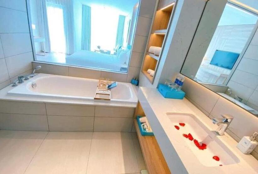 هتل à La Carte Halong Bay