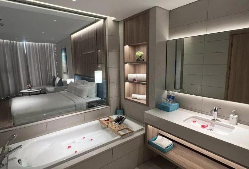 هتل à La Carte Halong Bay