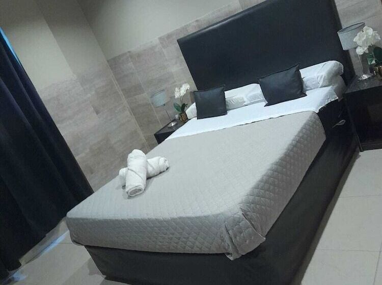 Отель La Terminal