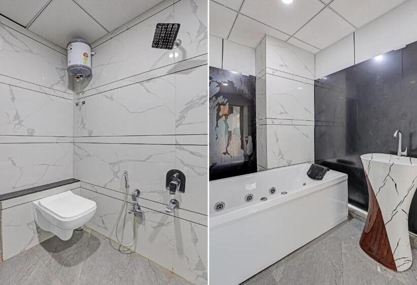 בית מלון כפרי Oyo Flagship 81107  Galaxy