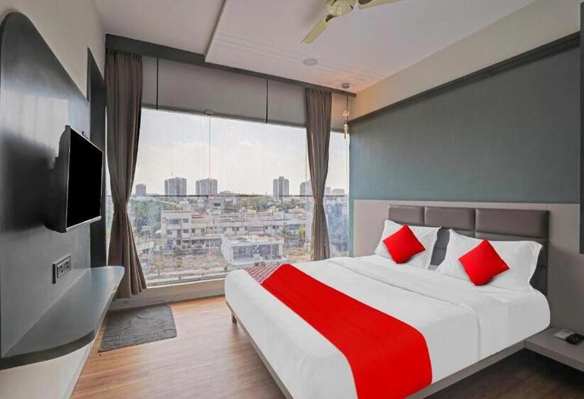 בית מלון כפרי Oyo Flagship 81107  Galaxy