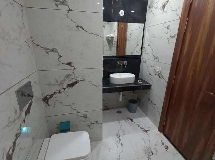 Отель Rich Grand