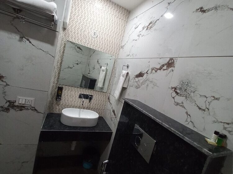 Отель Rich Grand