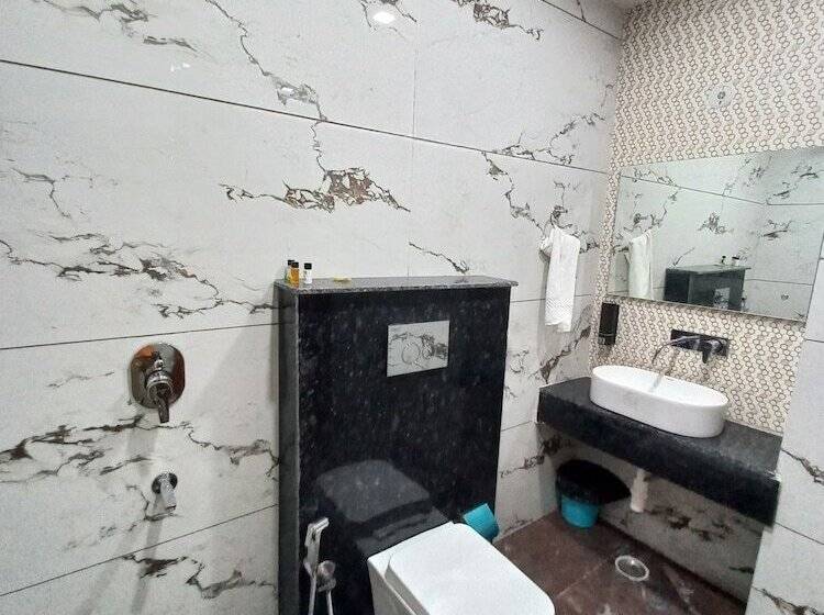 Отель Rich Grand