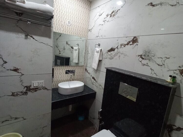 Отель Rich Grand