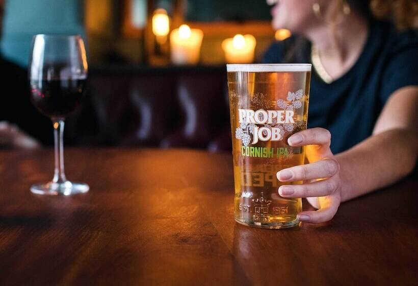 בית מלון כפרי The Lugger Inn