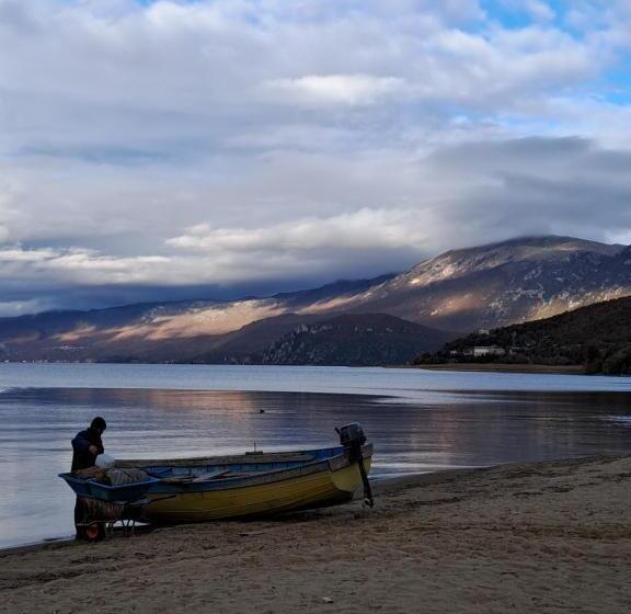 בית מלון כפרי Vila Ilir