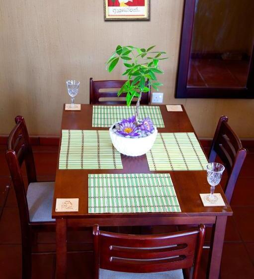 بنسيون Negombo Green Palace