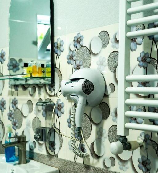 پانسیون Orenda