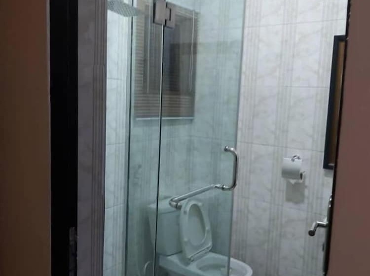 פנסיון Pious Court Guest House Old Gra