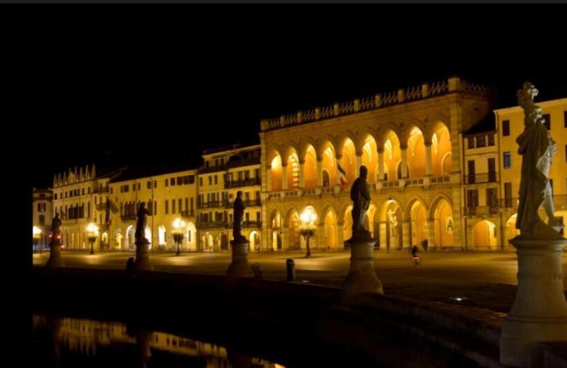 פנסיון Villa Nadia