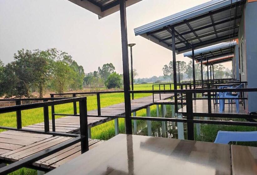 Resort บ้านทุ่ง เคียงบึง รีสอร์ท