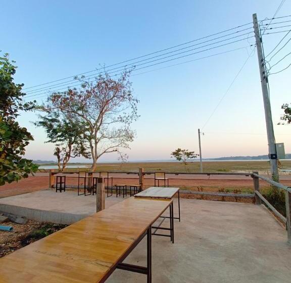 Resort บ้านทุ่ง เคียงบึง รีสอร์ท