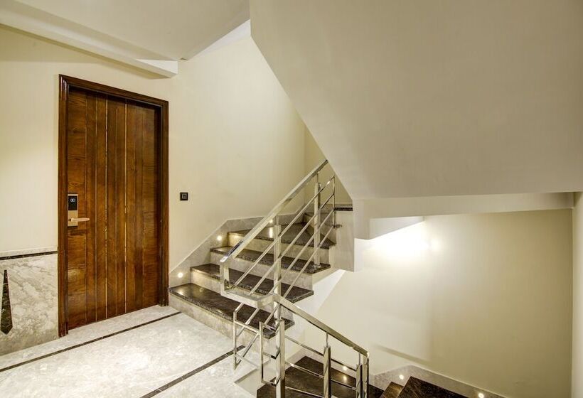 Отель The Leena International New Delhi