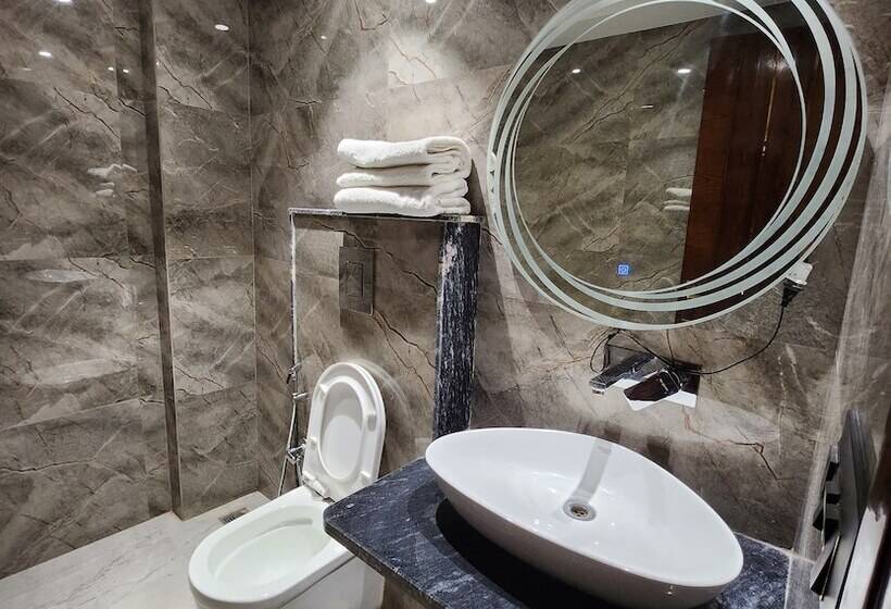 Отель The Leena International New Delhi