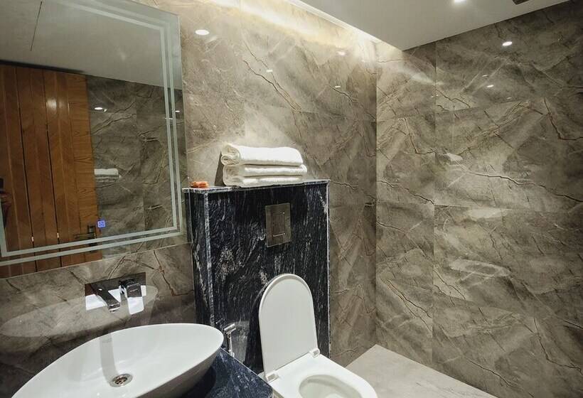 Отель The Leena International New Delhi