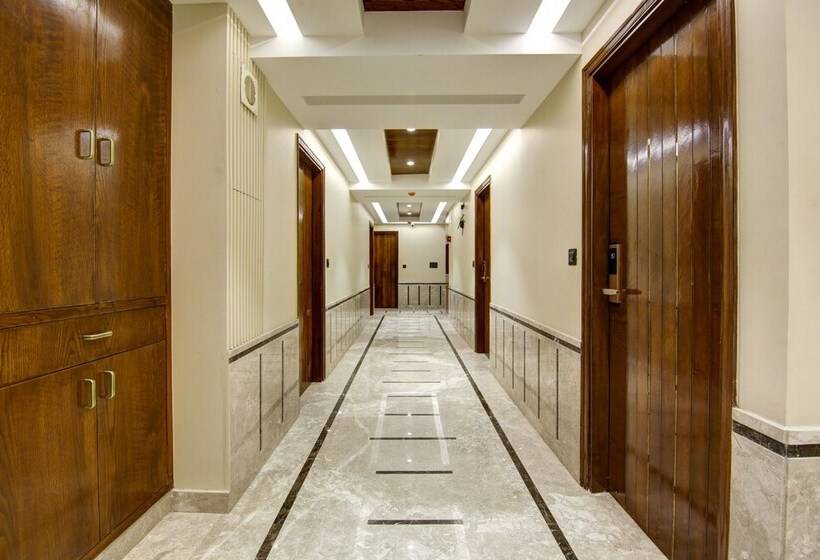 Отель The Leena International New Delhi