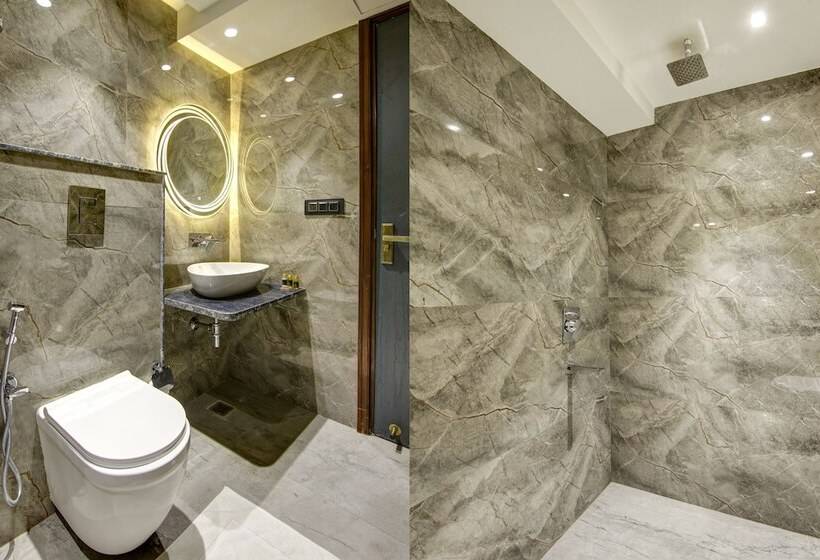 Отель The Leena International New Delhi