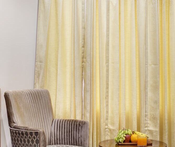 Отель The Leena International New Delhi