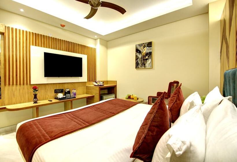 Отель The Leena International New Delhi