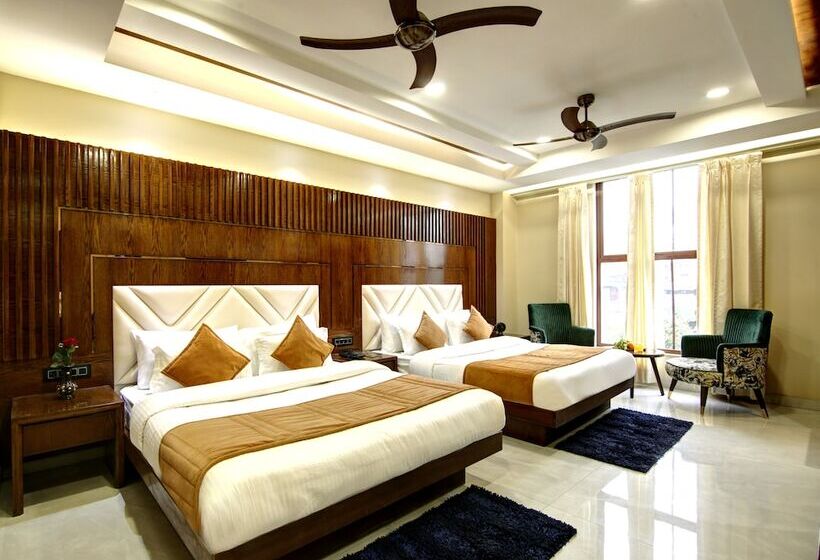 Отель The Leena International New Delhi