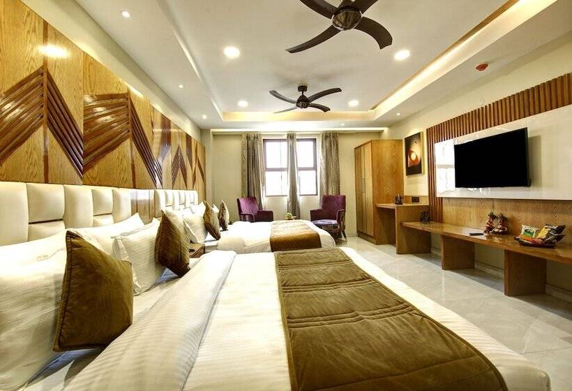 Отель The Leena International New Delhi