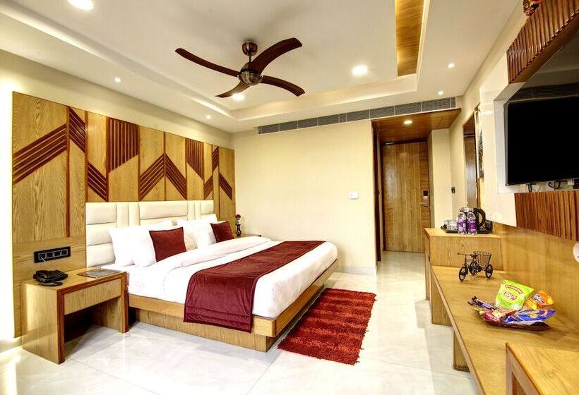 Отель The Leena International New Delhi