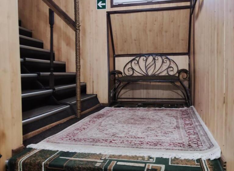 هاستل резидент