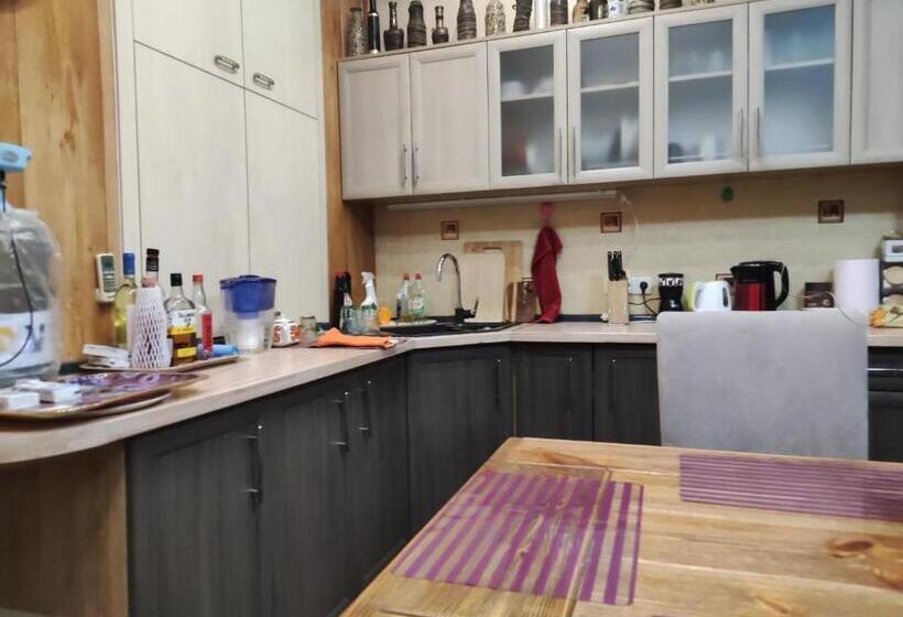 هاستل резидент