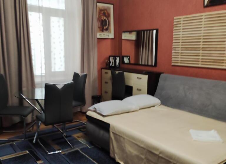 هاستل резидент