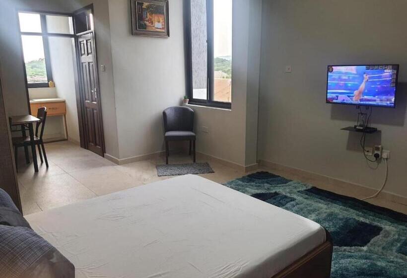 Общежитие Spacious Holiday Let Wi Fi & Private Amenities Oyibi