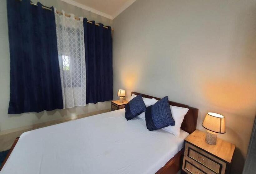 Общежитие Spacious Holiday Let Wi Fi & Private Amenities Oyibi