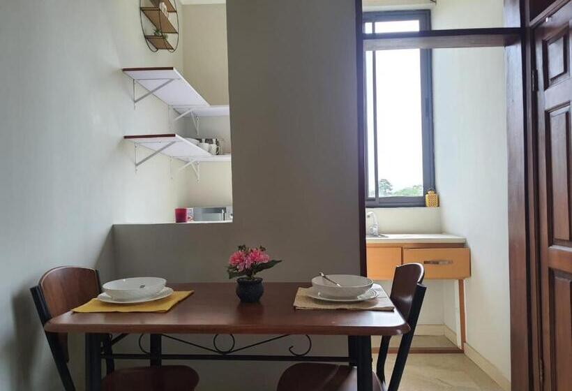 Общежитие Spacious Holiday Let Wi Fi & Private Amenities Oyibi