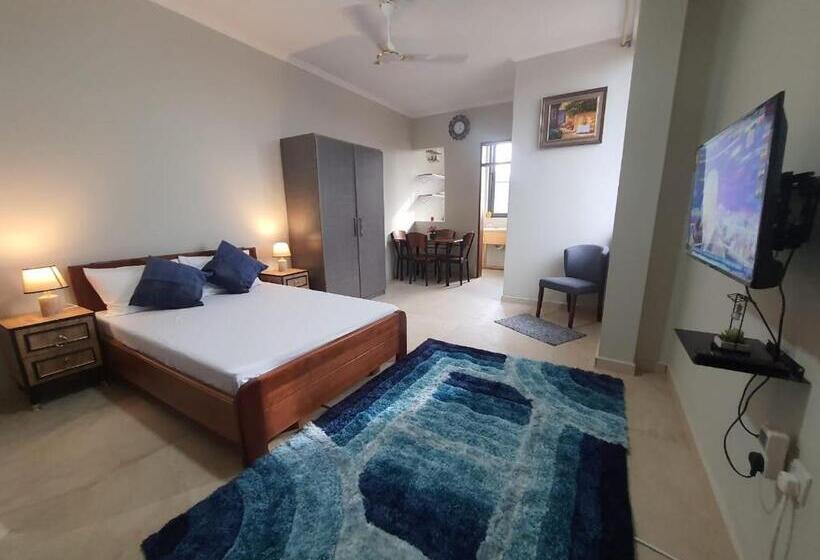 Общежитие Spacious Holiday Let Wi Fi & Private Amenities Oyibi