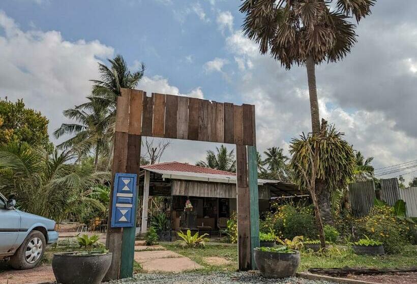 Общежитие The Bear Bungalow