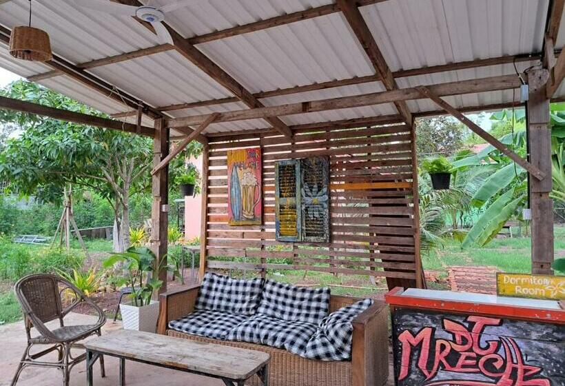 Общежитие The Bear Bungalow