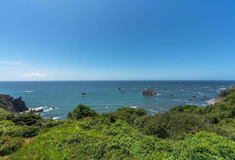 مبيت وإفطار Turtle Rocks Oceanfront Inn