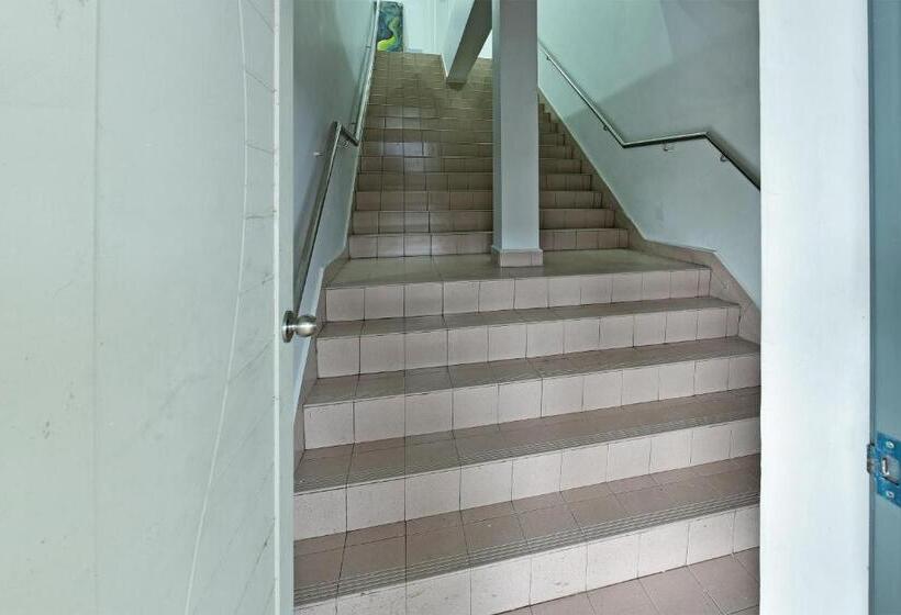 בית מלון כפרי Oyo 90626  Ezzyhome Johor Jaya