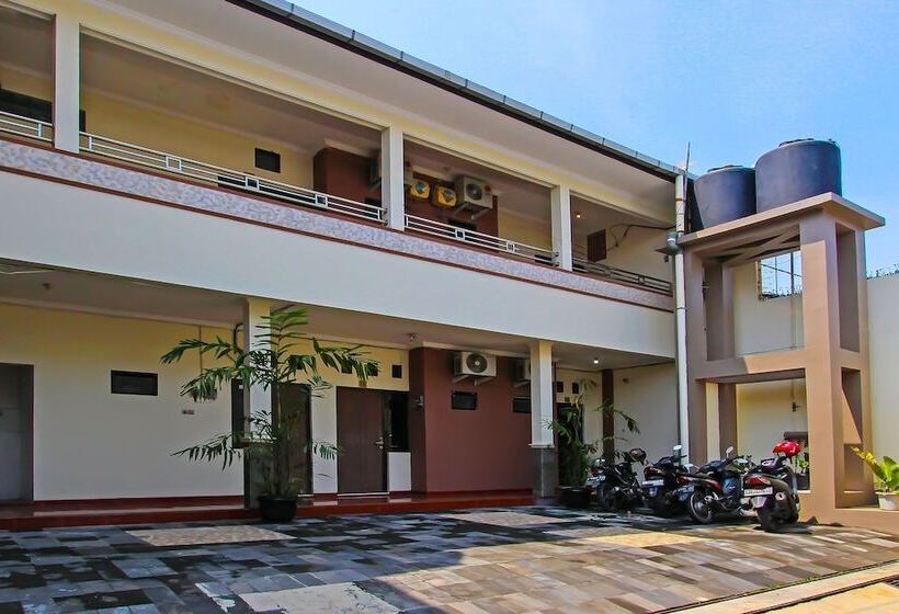 酒店 Oyo 92437 Wahidin Guesthouse