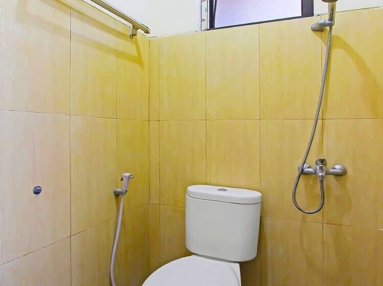 酒店 Oyo 92437 Wahidin Guesthouse