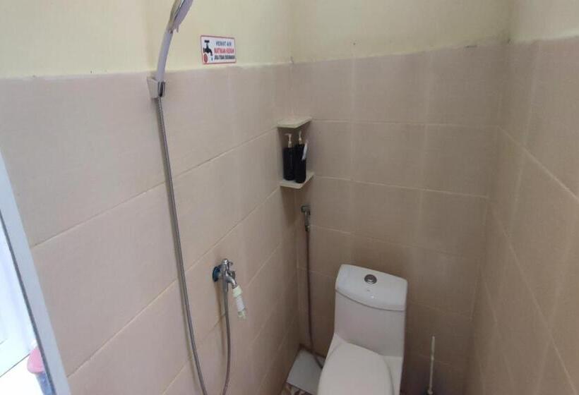 هتل Oyo 92464 Efniati Homestay Syariah