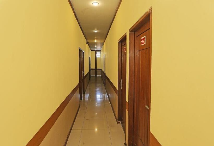 هتل Oyo 92470  Sahabat 2