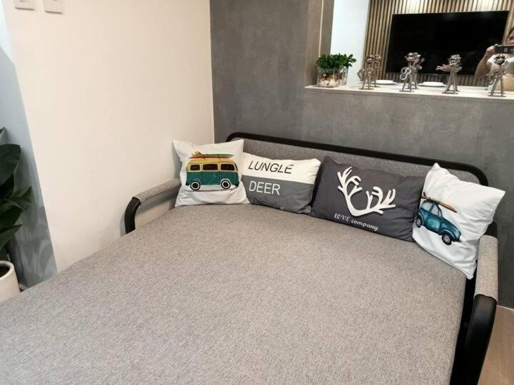 Hotel Sally’s At Azure North