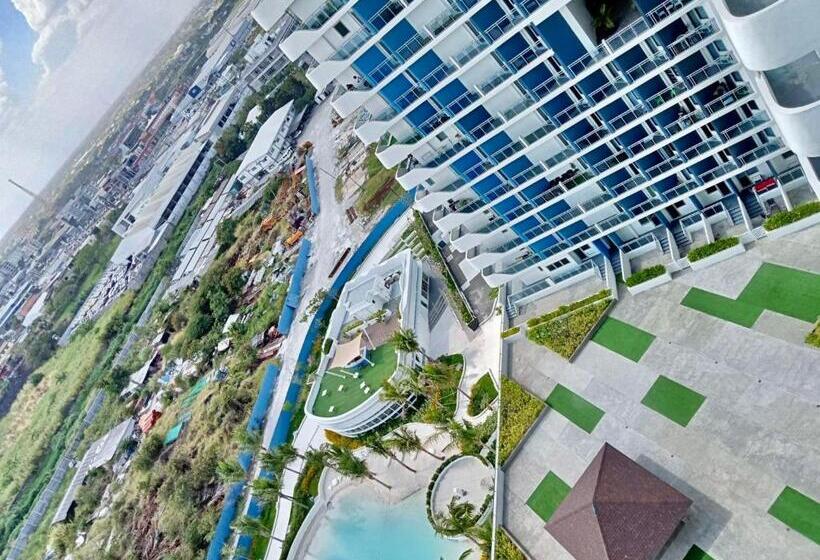 Hotel Sally’s At Azure North