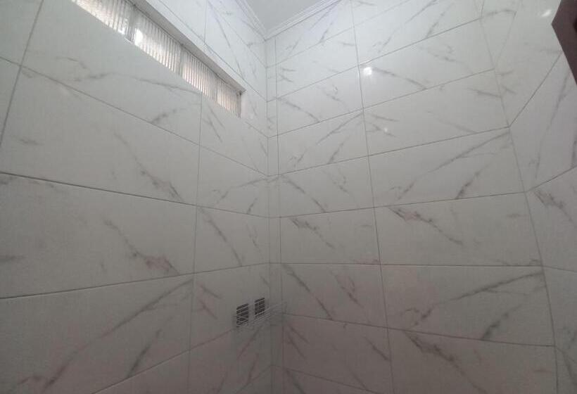 호텔 Spot On 92415 Bima House Syariah