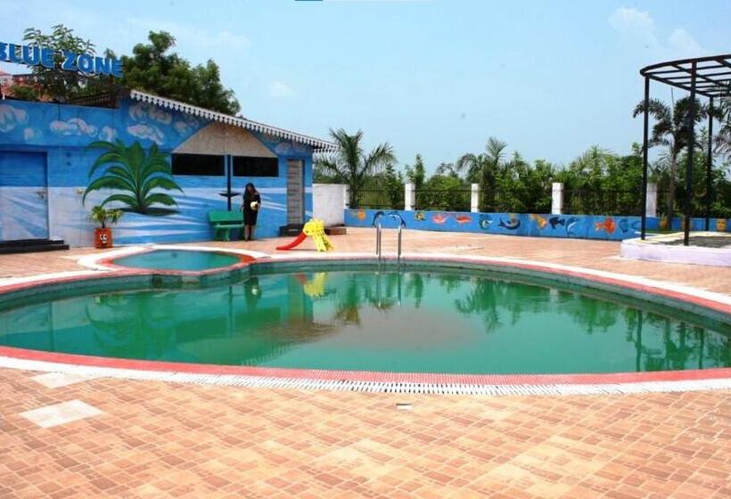 هتل Strawberry Resort